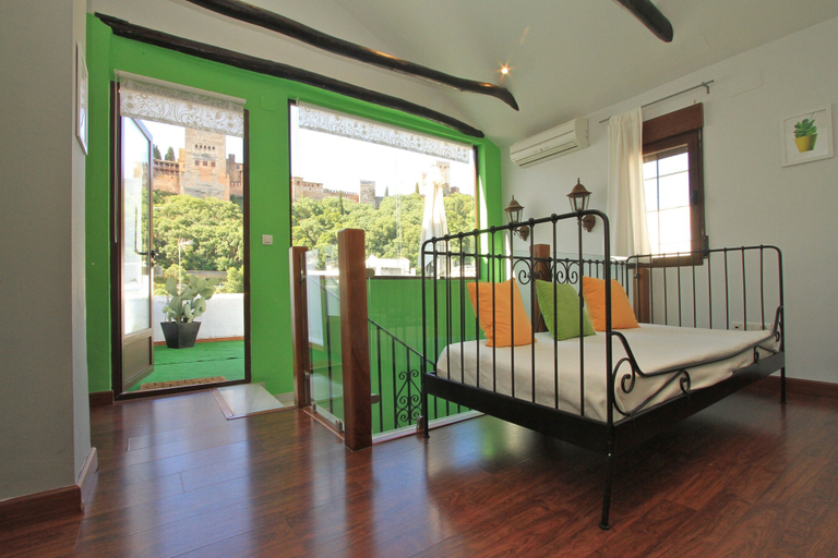 Bedroom 3, Paseo de los Tristes, Granada