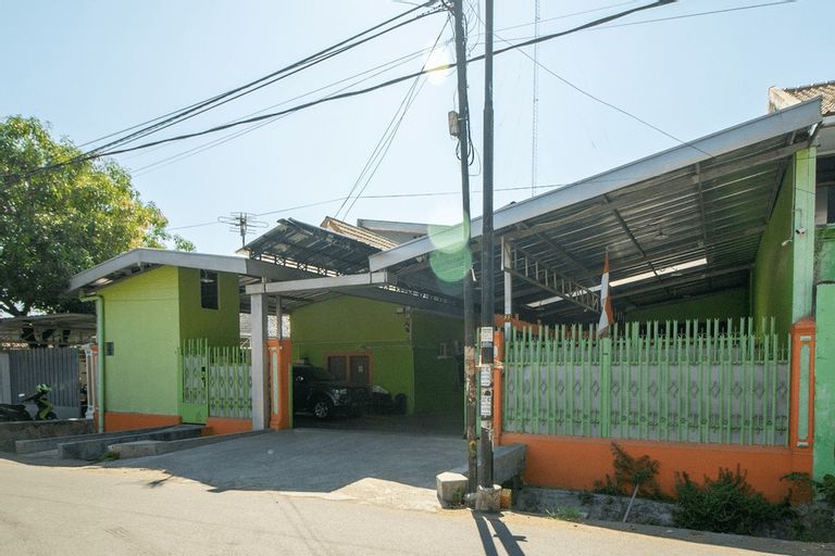 Exterior & Views 5, RedDoorz near Kejaksan Station Cirebon 2, Cirebon