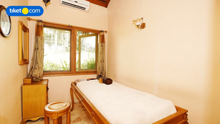 Hawaii Resort Family Suites @Anyer Beach, Serang