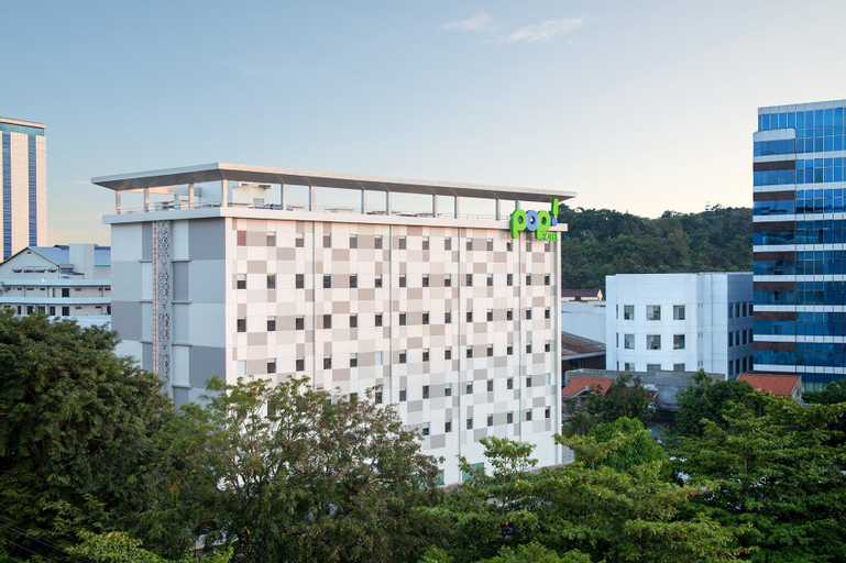 Exterior & Views 24