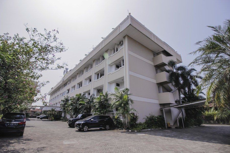 Exterior & Views 3, RedDoorz Plus @ Pitagiri GBK Senayan, Jakarta Barat