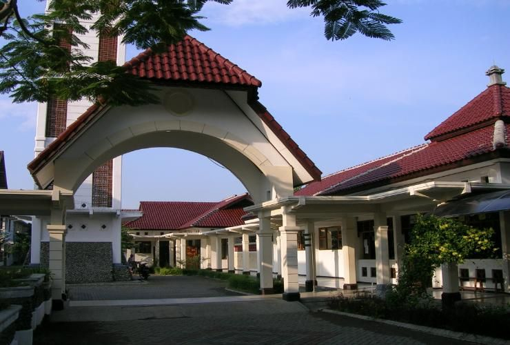 Exterior & Views 1, Guest House Eboni Madiun, Madiun