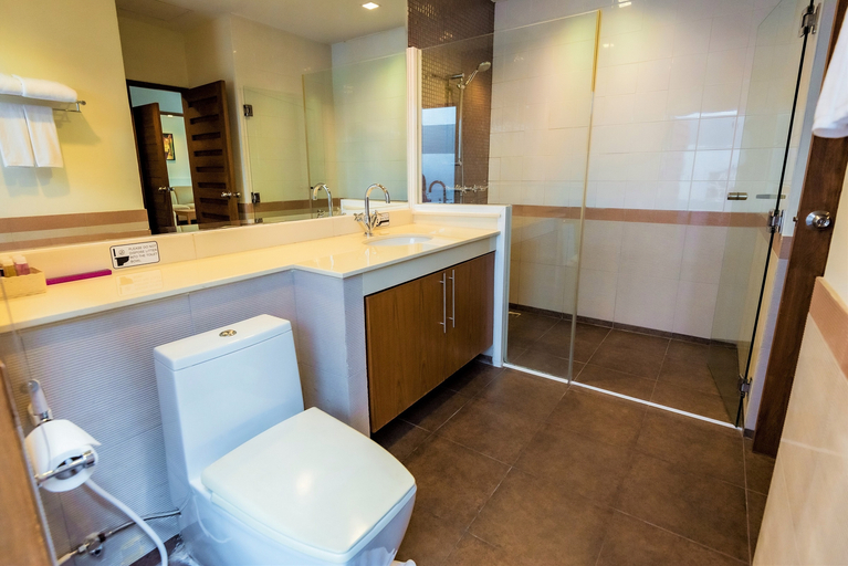 Bathroom 5, Atlas Sukhumvit, Khlong Toey