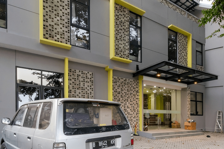 Exterior & Views 30
