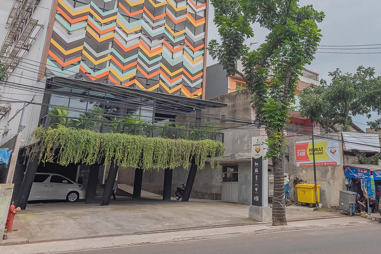 Exterior & Views 24