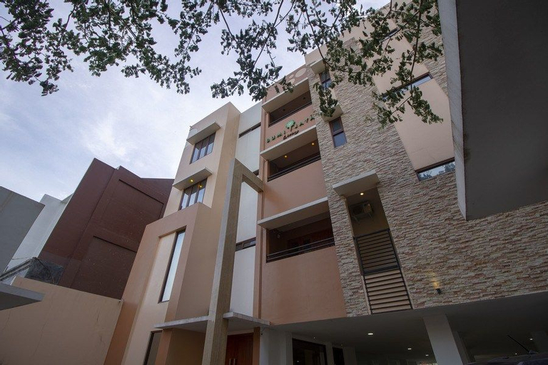 RedDoorz Plus @ CBD Bintaro, Tangerang Selatan