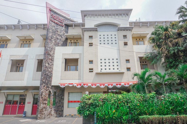 Exterior & Views 1, Residences by RedDoorz near Maranatha University, Bandung