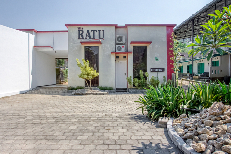 Exterior & Views 2, RedDoorz near Paralayang Batu, Malang