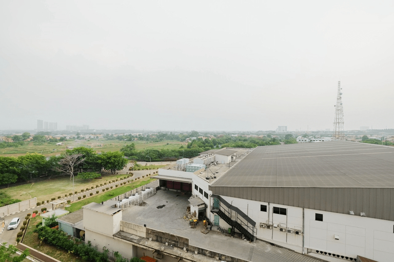Elegant and Comfy Studio Azalea Suites Apartment Cikarang By Travelio, Cikarang