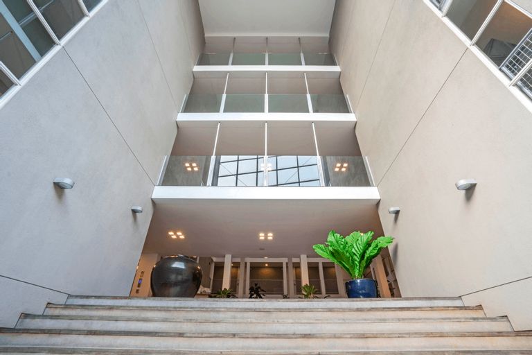 Exterior & Views 19