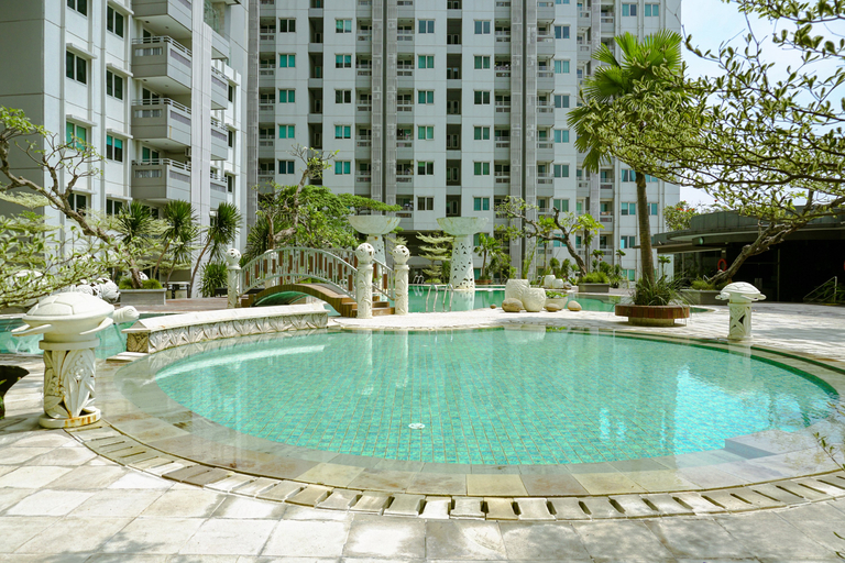 2Bedroom Sky Terrace Apartment with Pool View By Travelio, Jakarta Barat