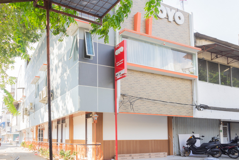 OYO 878 Loka Indah Residence Near Rs Taman Sari, West Jakarta