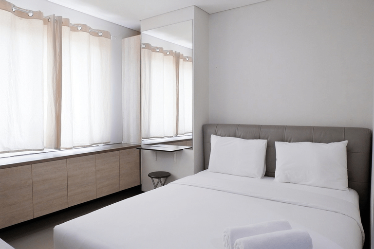 Close to Pool Studio Apartment Sky Terrace at Daan Mogot Baru By Travelio, Jakarta Barat