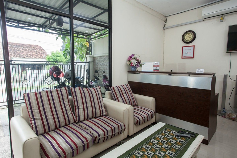 Public Area 3, RedDoorz @ Mayjen Sungkono Surabaya, Surabaya