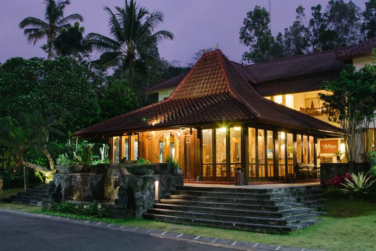 Exterior & Views 24