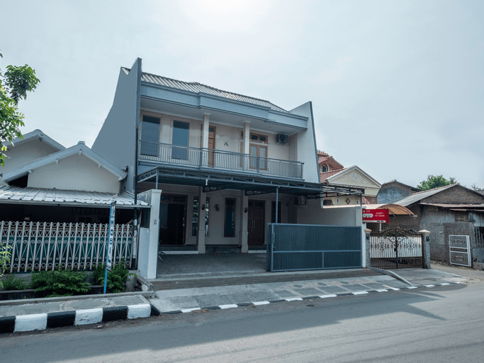 Exterior & Views 2, OYO 2259 Zleepy Ks Tubun, Cirebon