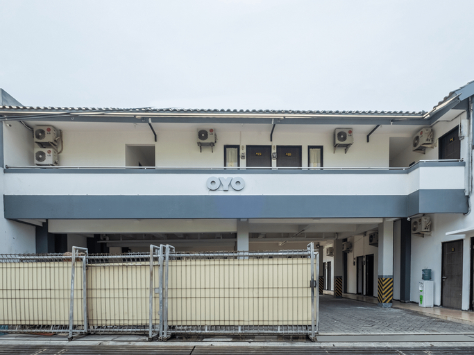 Exterior & Views 2, Super OYO 1460 Anyelir Residence (tutup sementara), Cirebon
