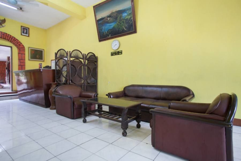 Public Area 2, RedDoorz @ Panglima Sudirman Probolinggo, Probolinggo