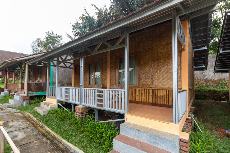 Exterior & Views 2, OYO 644 Grand Yustik Selabintana, Sukabumi