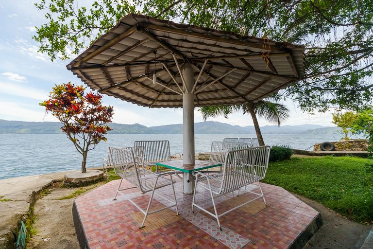 Exterior & Views 4, RedDoorz @ Tuktuk Danau Toba, Samosir