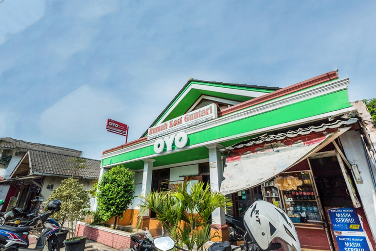 OYO 1424 Guntary Residence, East Jakarta