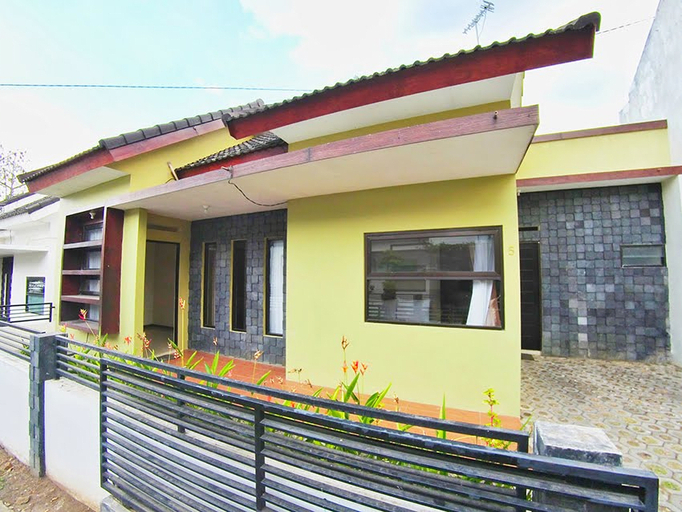 Exterior & Views 5, Villa 2 kamar Abdul Gani No. 5 dekat Museum Angkut, Malang