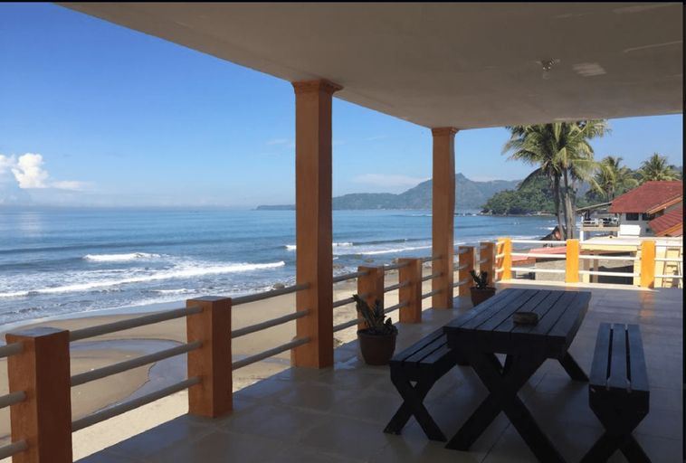 Villa Mila Tepi Pantai Karang Hawu, Sukabumi