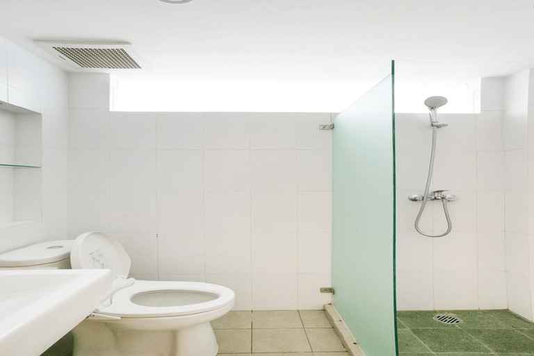 Bathroom 4, RedDoorz Near Universitas Islam Indonesia, Sleman