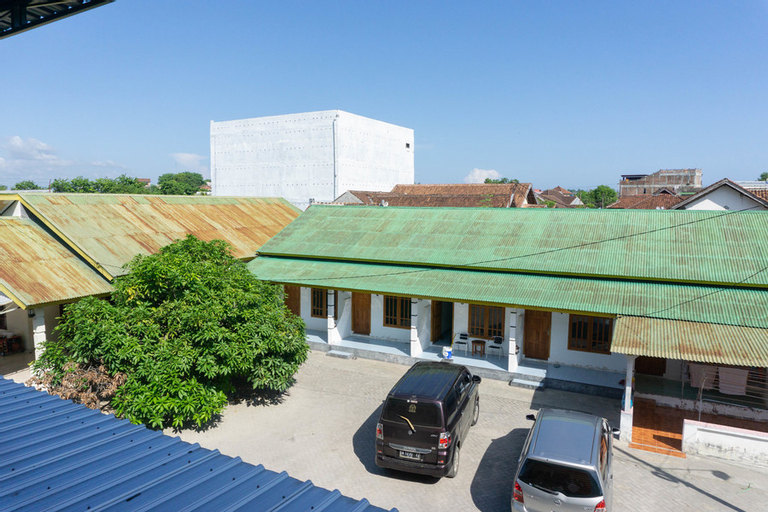 RedDoorz Syariah near Sultan Muhammad Kaharuddin Airport, Sumbawa