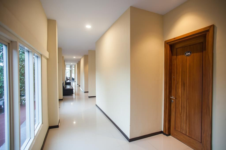 Public Area 3, RedDoorz Premium @ Jalan Cengkeh Malang, Malang