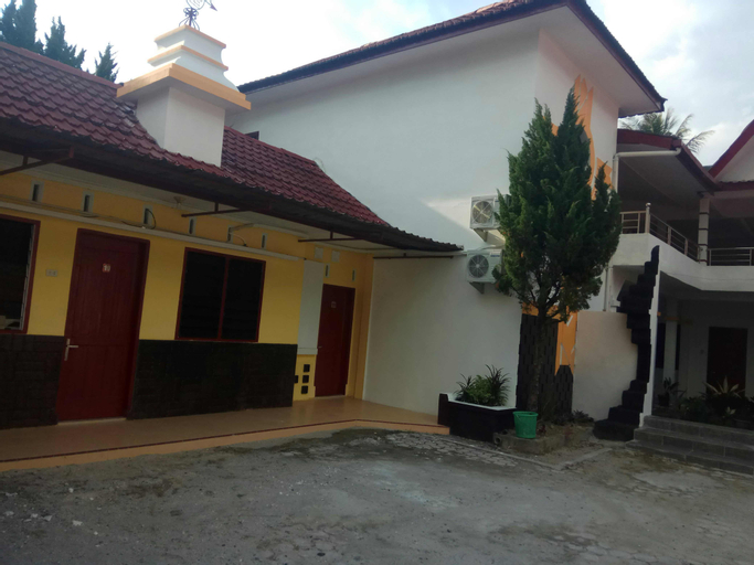 Exterior & Views 12