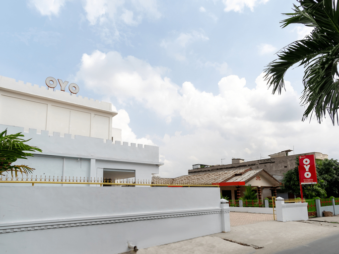Exterior & Views 2, OYO 2895 Paranginan Residence, Medan