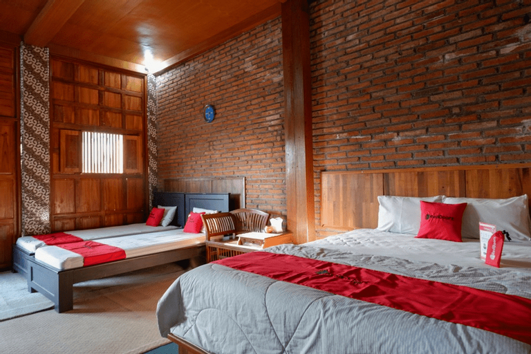 Bedroom 5, RedDoorz Syariah near Menara Kudus, Kudus