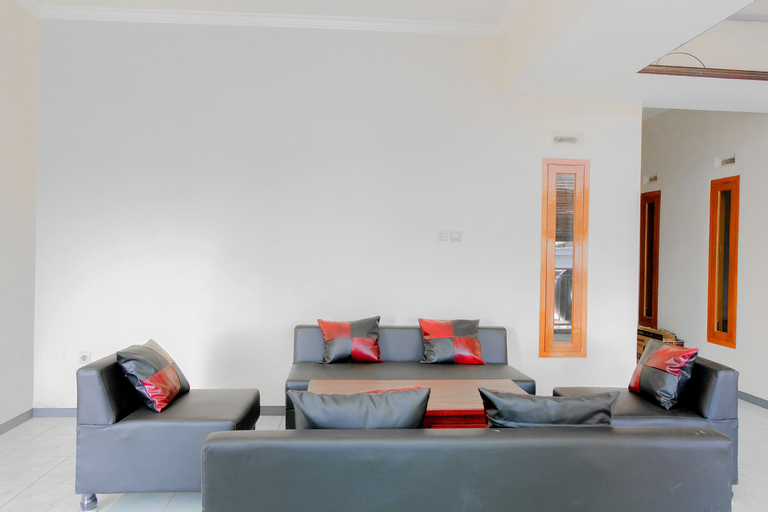 OYO 605 Queen Homestay, Malang