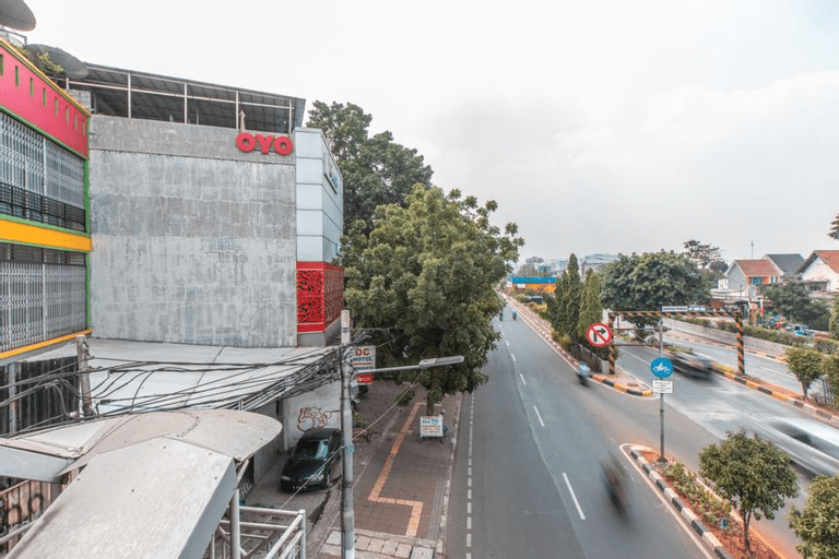 OYO 1229 Dc Hotel Pramuka Near RS St Carolus (temporarily closed), Central Jakarta