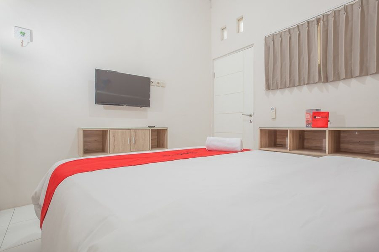 Bedroom 5, RedDoorz near Ciputra Golf Surabaya, Surabaya