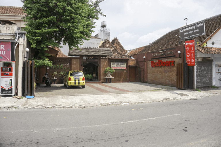 Exterior & Views 2, RedDoorz Syariah @ Lempuyangan, Yogyakarta