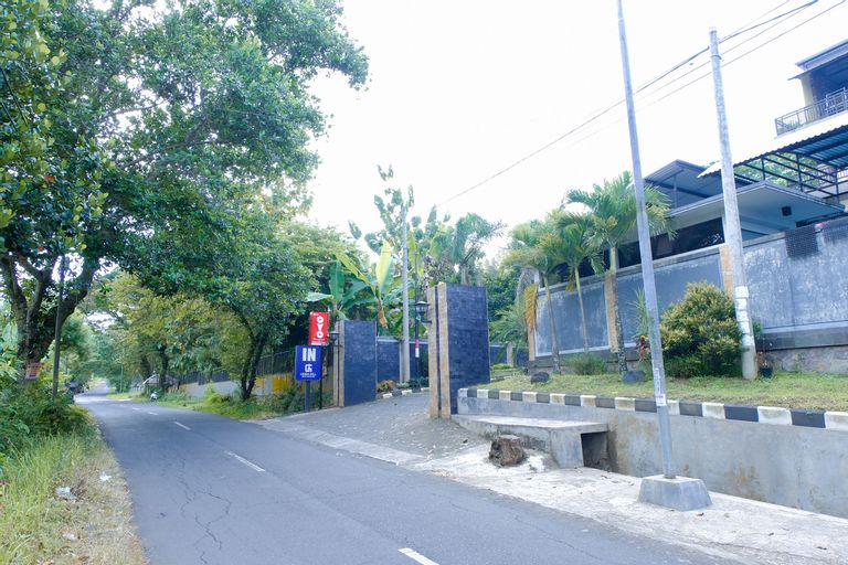 OYO 887 Green Hill Hotel and Convention Center (tutup sementara), Jember