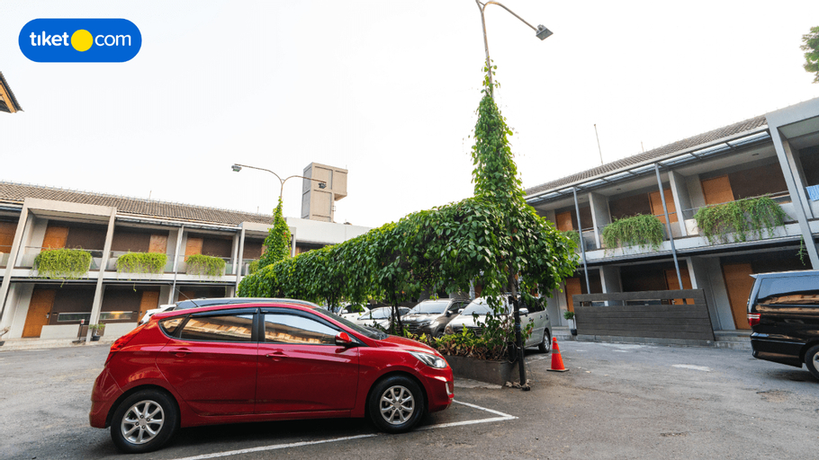 Exterior & Views 21