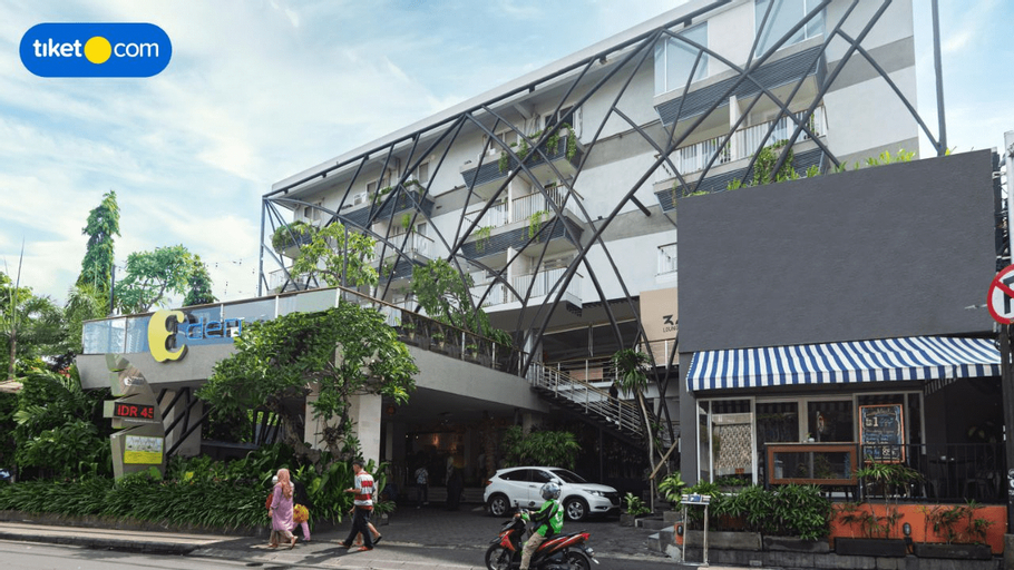 Exterior & Views 18