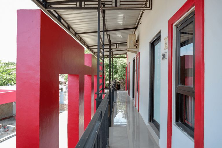 RedDoorz Syariah near Alun Alun Tegal, Tegal