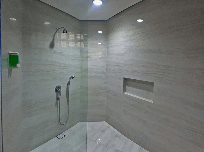 Bathroom 5, Villa Klub Bunga - by The Batu Hotel Batu Malang, Malang