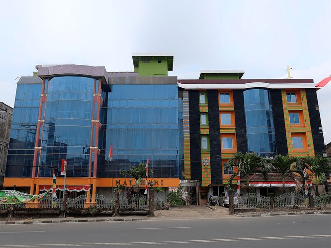 Exterior & Views 2, Super OYO 731 Hotel Matahari 1 Syariah, Jambi