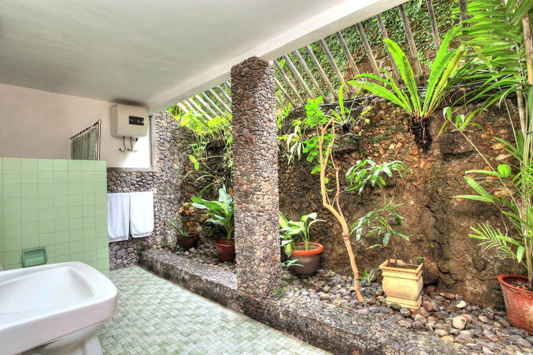 Bathroom 4, Raja Gardens Hotel, Badung