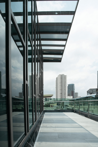 Exterior & Views 9