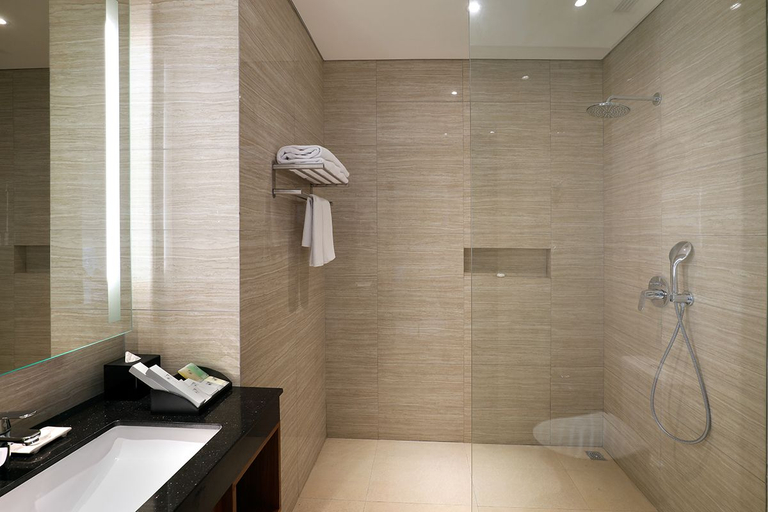 Swiss-Belhotel Airport Jakarta - Bathroom