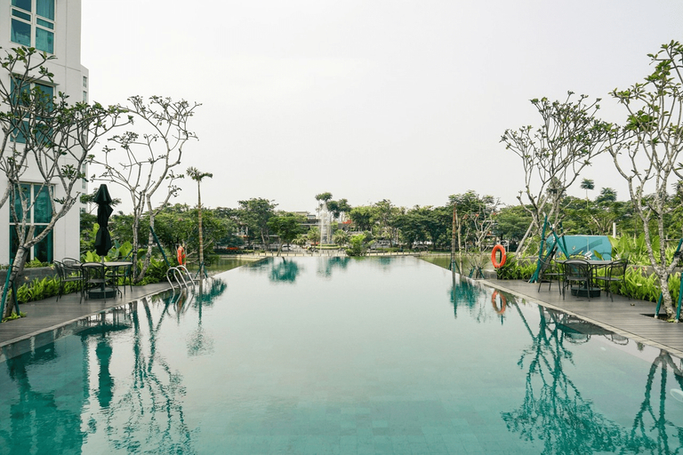 1BR Comfy Apartment at CitraLake Suites By Travelio, Jakarta Barat