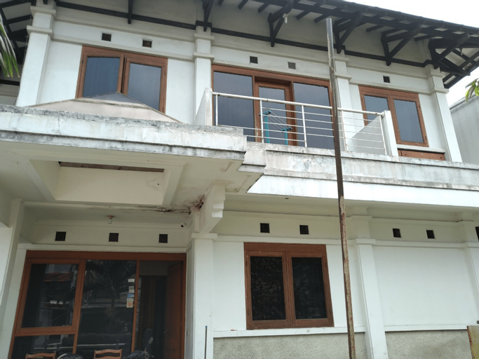 SPOT ON 3008 Boshe Residence, Ponorogo
