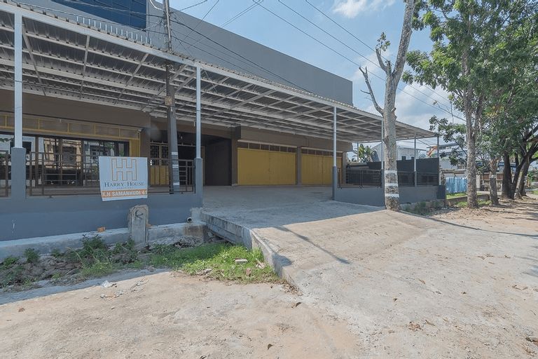 Exterior & Views 15