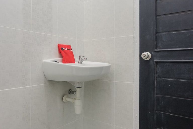 RedDoorz near Sultan Thaha Airport Jambi, Jambi